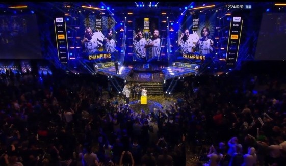 VINI ： “我们没有因为表现原因换掉HEN1，他是个猛兽”